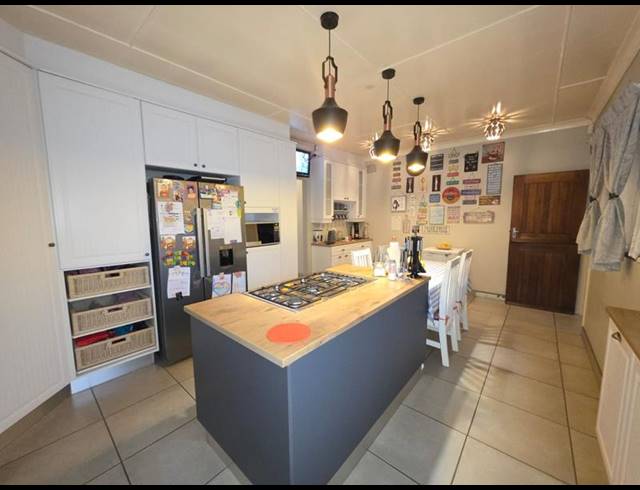4 BEDROOM HOUSE FOR SALE IN ROTHDENE